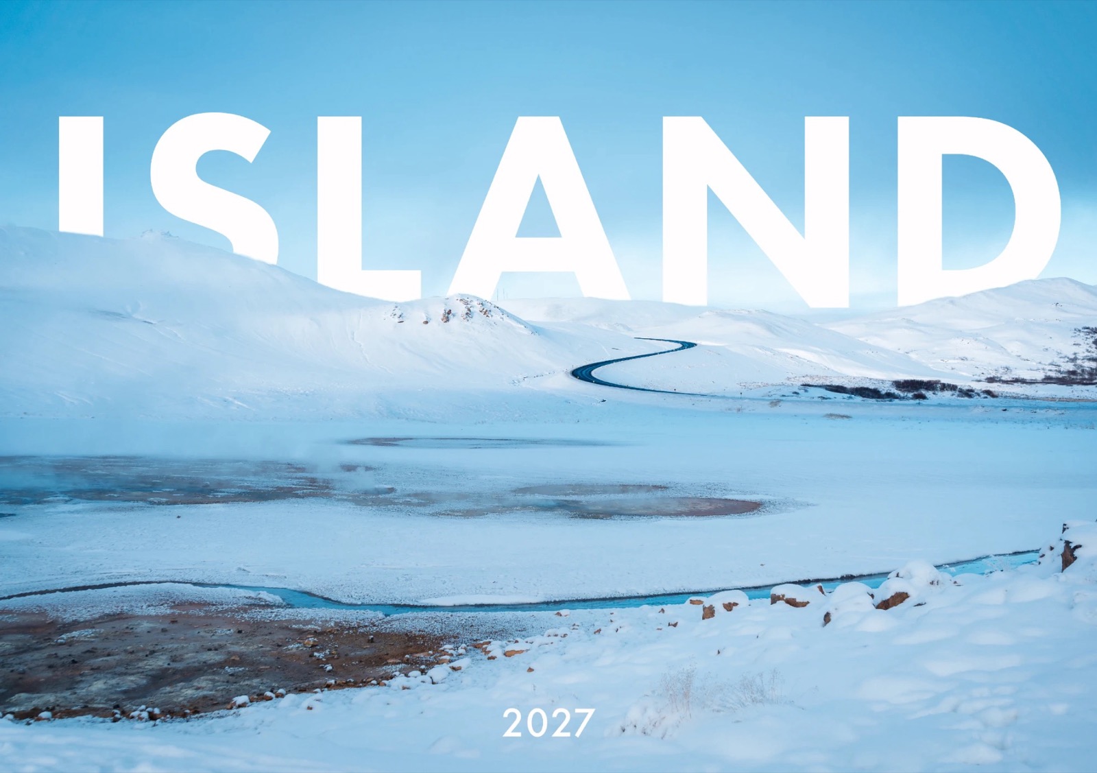 Titelblatt des Kalenders Island 2027: Schneelandschaft mit großem Schriftzug ISLAND